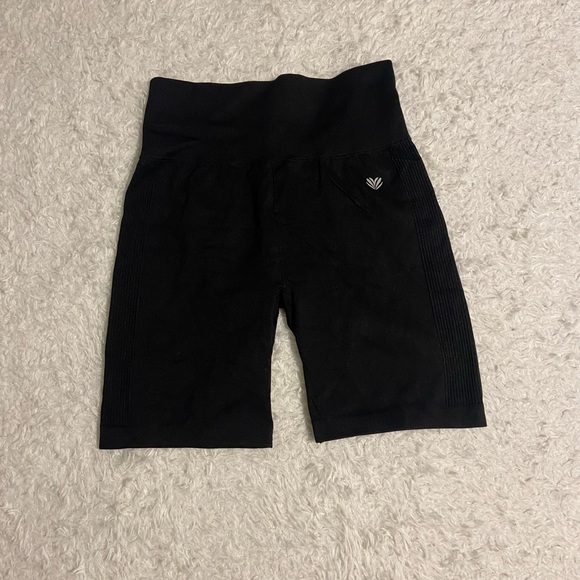 Four Forever 21 Fitness Shorts - Picture 4 of 9